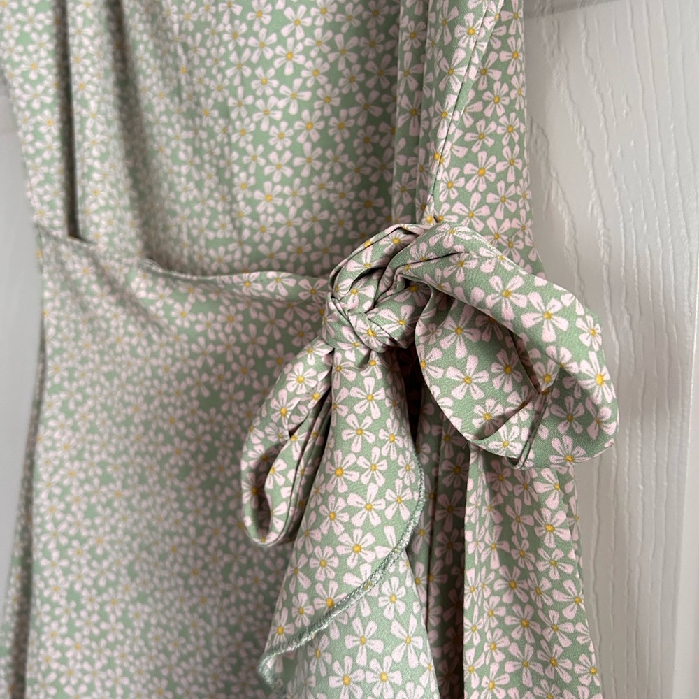 Green Ruffled Tie Front Mini Dress - Picture 3 of 6